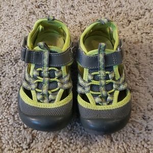 Oshkosh toddler sandals size 7